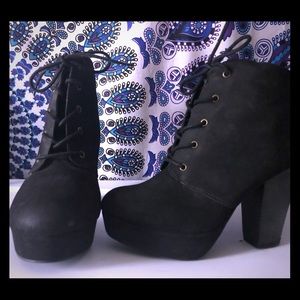 NWOT 8.5 High Heel Lace-Up Booties